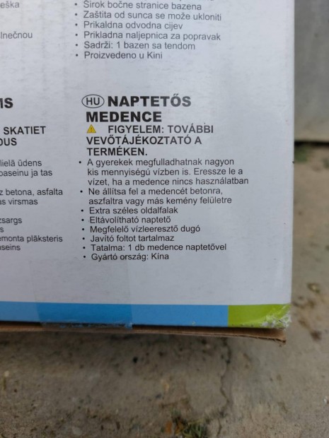 j medence dobozban