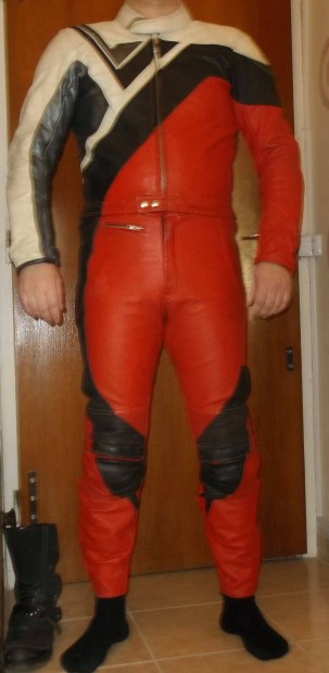 �j motoros b�rruha 52