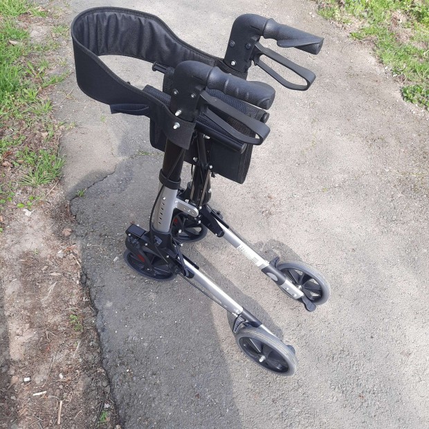 �j mozg�st seg�t� roll�tor elado