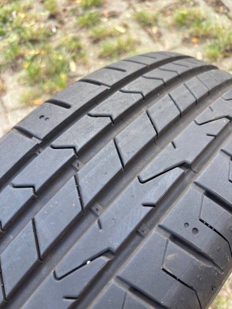 j nyri autogumiszett