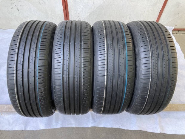 j nyri gumik 215/50 R18