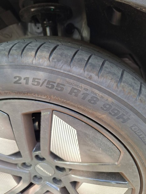j nyri gumik 215/55 R18 99H Kumho Ecsta PS71