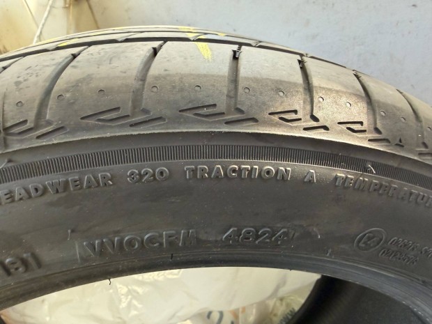 j nyrigumi garnitra 235/45 18 Tesla