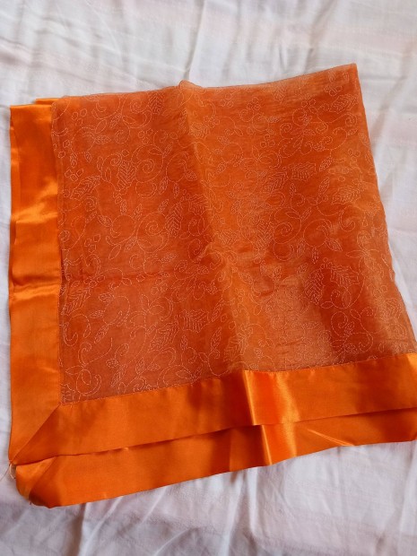 j organza arany hmzs tert szatn szllel 80x80cm