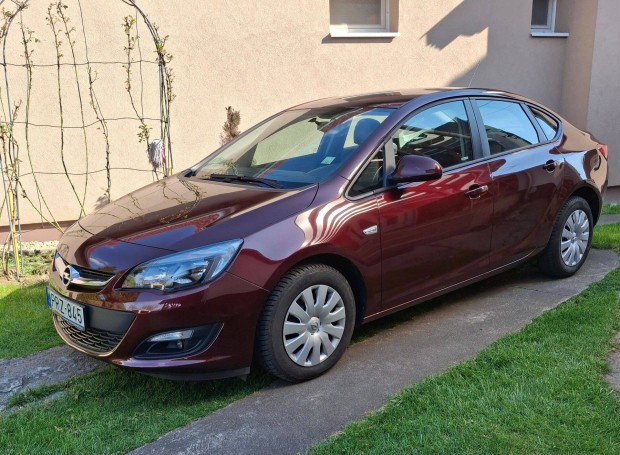 Új szerű állapotban lévő opel eladó