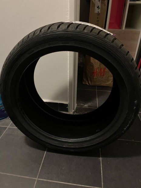 j tli gumi 245/40 R18 elad