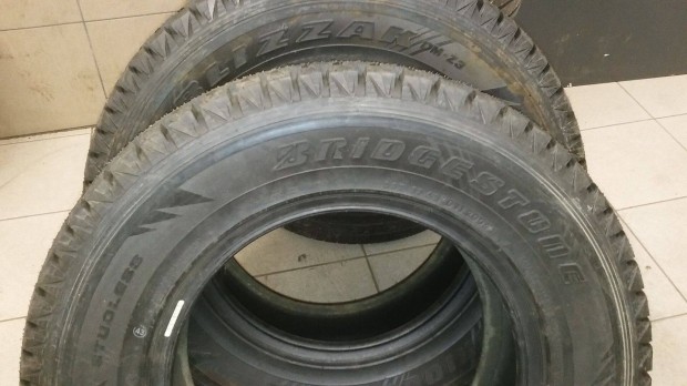 �j t�ligumi 235/70 16R, Bridgestone