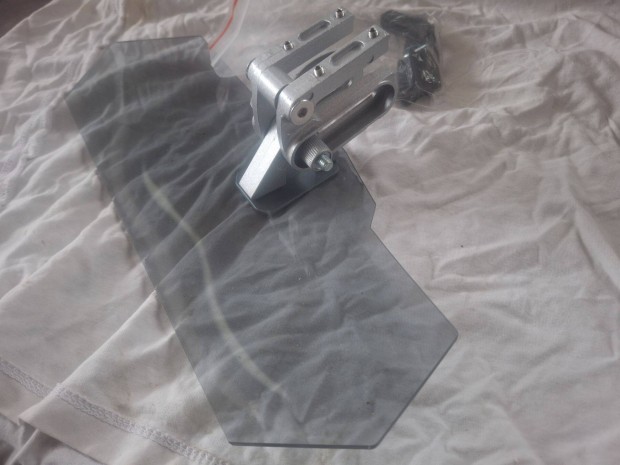 �j univerz�lis �ll�that� plexi