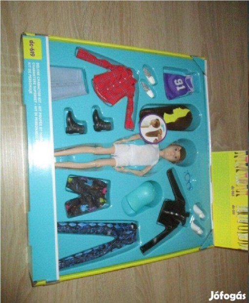 j vrs Creatable World barbie baba tpus + ruha + parka stb