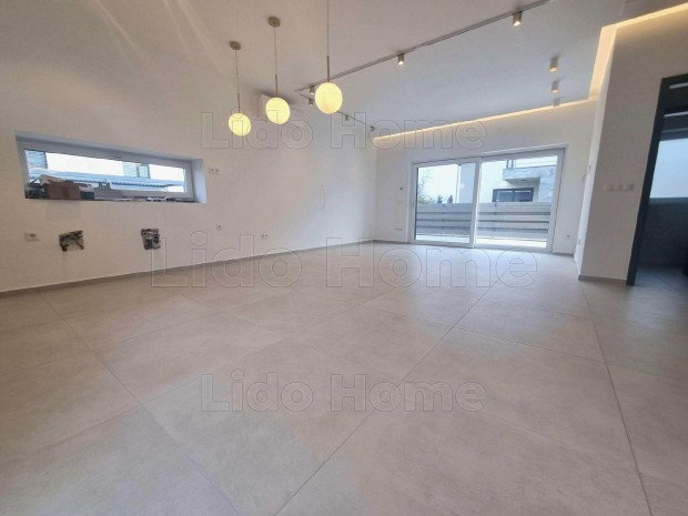 �j�p�t�s� csal�di h�z Szabadif�rd�n elad�!