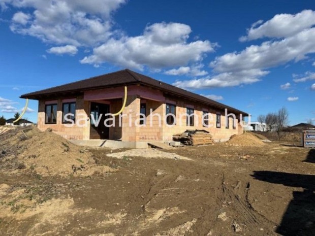 �j�p�t�s� ikerh�z elad� Szombathelyen!