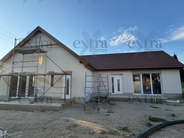 �j�p�t�s� lak�s Mindszent belv�ros�ban