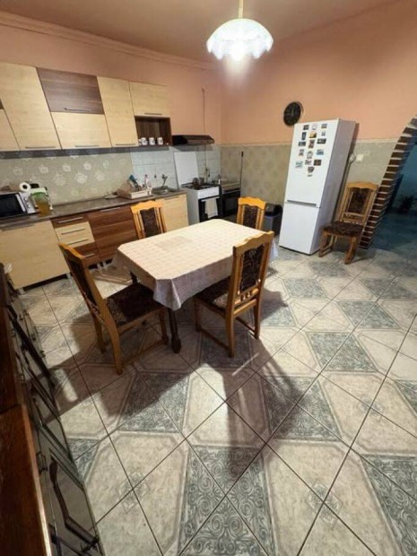Újfehértón, csendes utcában, nappali+2 szobás családi ház eladó!