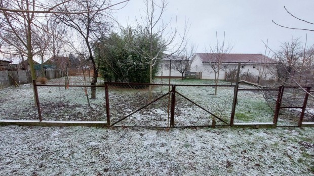 �jfeh�rt�n k�zponthoz k�zel �p�t�si telek elad�!