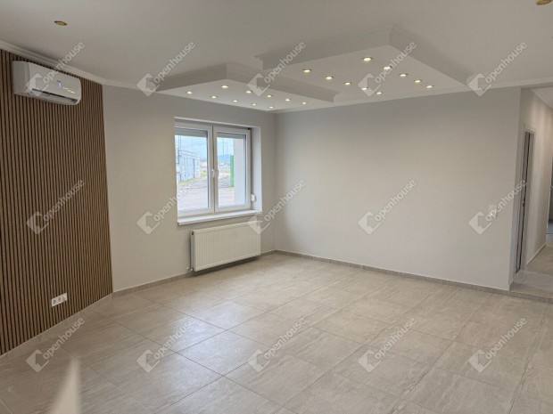 �jj�sz�letett csal�di h�z!