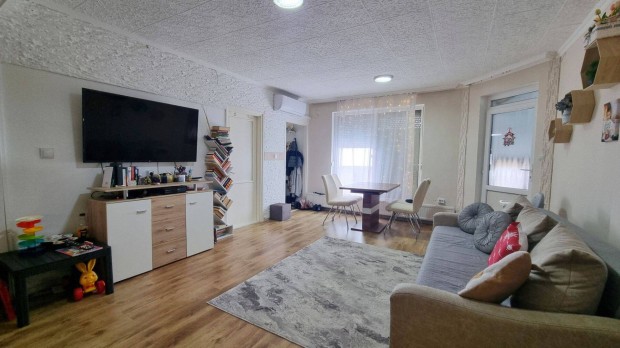 �jkistelekisz�l� csendes r�sz�n elad� �n�ll� csal�di h�z