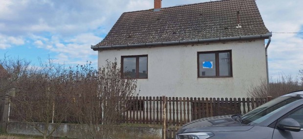 �jl�t�n 2 szob�s csal�di h�z elad�!