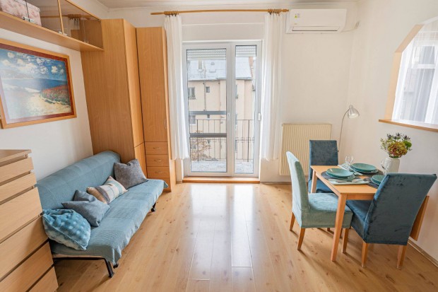 �jlip�tv�rosi st�di�lak�s, z�ld bels� kertre n�z� erk�llyel elad�