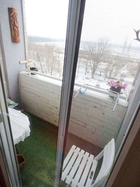 �jpalot�n 6. emeleti, 61 nm-es, panor�m�s panellak�s