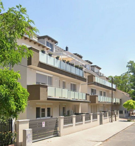 �jpesti lak�s elad�