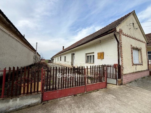 �jpetrei elad� 130 nm-es h�z