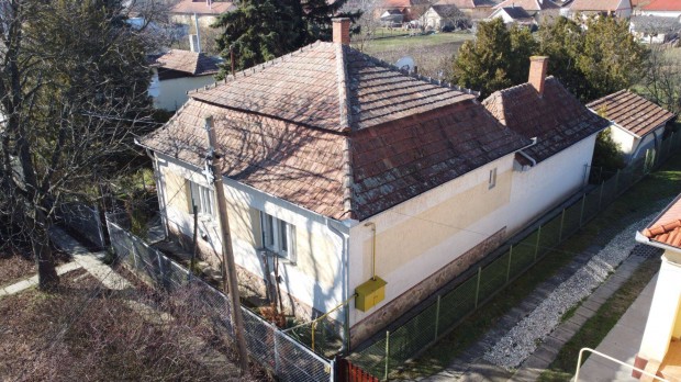 �jsz�sz, elad� ingatlan