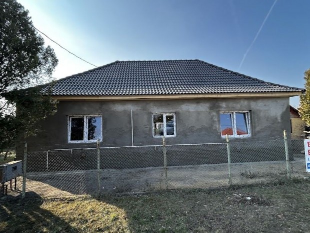 �jsz�sz k�zponti, kedvelt utc�j�ban ELAD�  egy 3+1 szob�s csal�di h�z