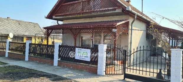 Újszászi eladó 100 nm-es ház