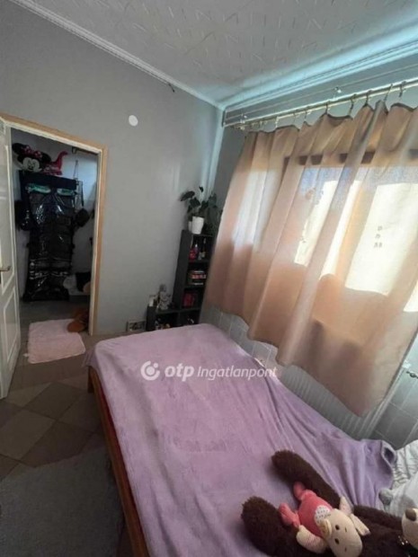 �jsz�szi elad� 173 nm-es h�z