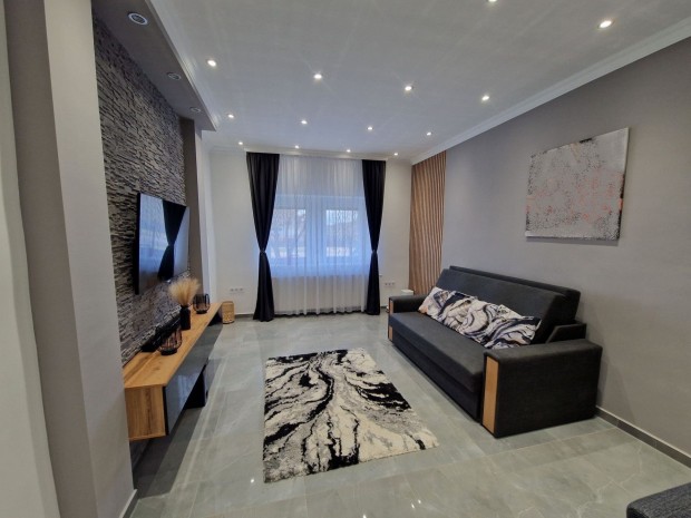 �jsz�szon ig�nyesen fel�j�tott csal�di h�z