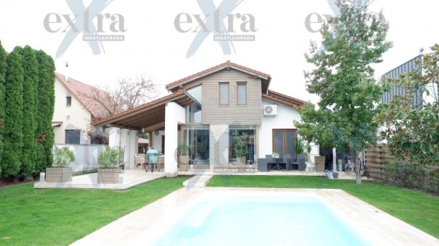 �jszegeden, Nappali + 5 h�l�s, minden ig�nyt kiel�g�t� Csal�di h�z