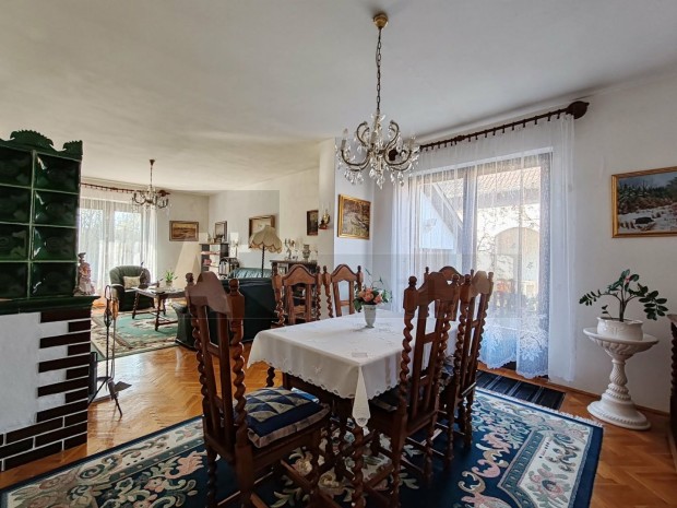 �jszegeden a F�rj utc�ban elad� 195 m2-es csal�di h�z, Holt- Marosra