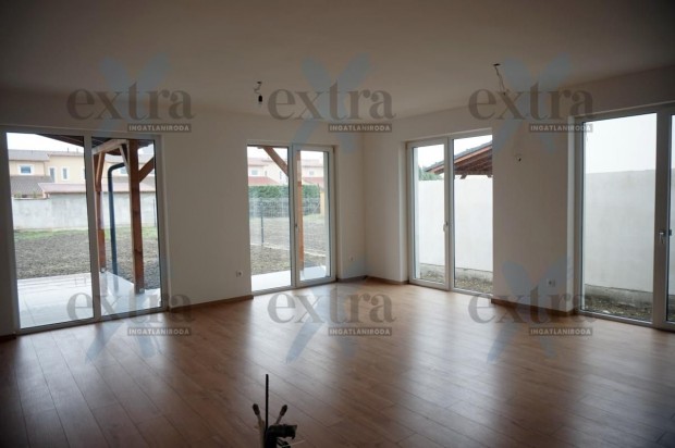 �jszegedi ikerh�z keresi lak�it!