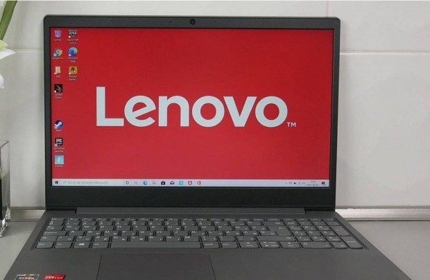 jszer 15.6" Lenovo laptop, Intel core i3, Windows ,1 v garancia