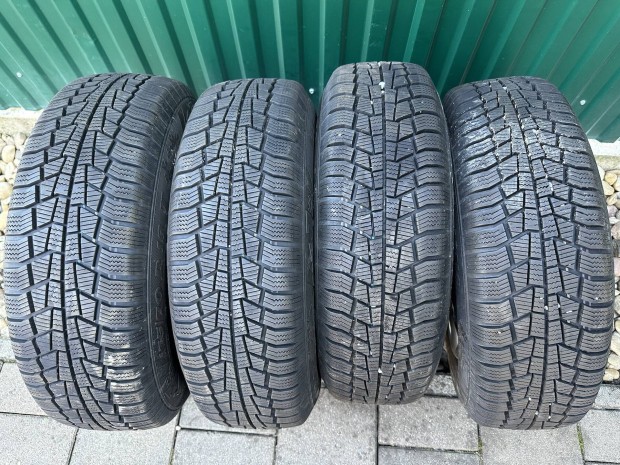 Újszerű 175/70 R13 8-8,5mm Viking (Continental) téli gumi eladó!
