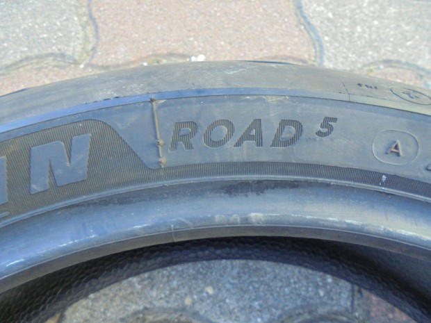 Újszerű 180/55 R 17-es Prémium motor gumi eladó