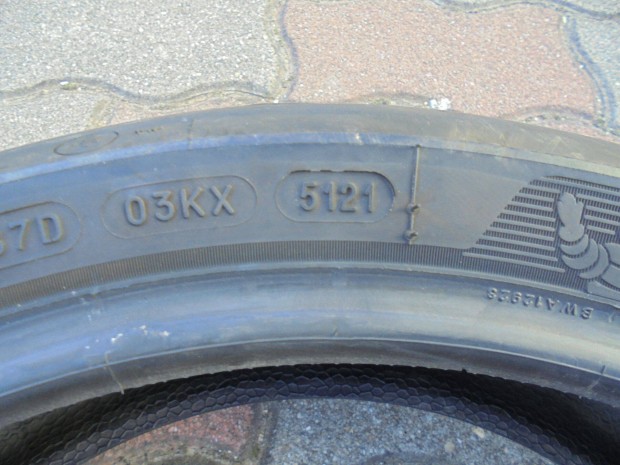 Újszerű 180/55 R 17-es prémium motor gumi eladó