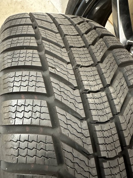 Újszerű 205/45 R17 8-8,5mm Contiwintercontact TS870 téli gumi DOT3222
