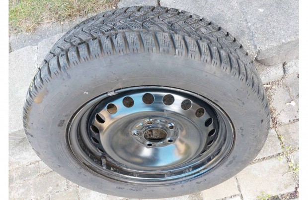 Újszerű 215/60 R16 Dunlop téli gumi lemezfelnivel