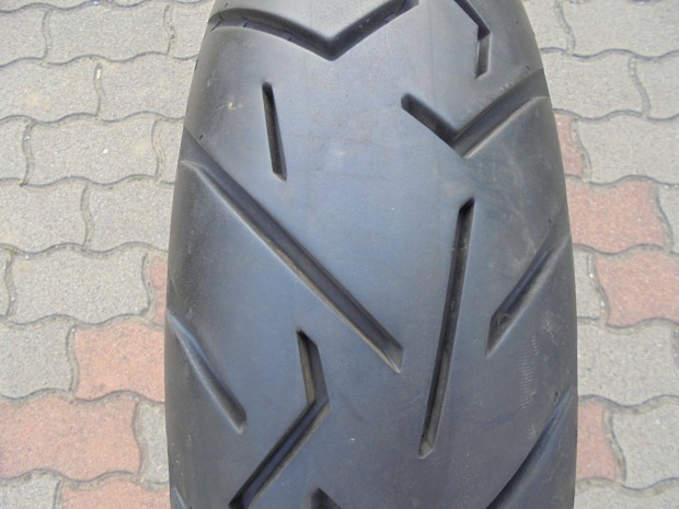 Újszerű 2 éves 150/70 R 18-as prémium motor gumi eladó