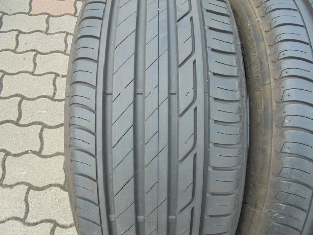 Újszerű 3 éves 18-as Bridgestone nyári gumi eladó