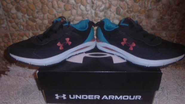 jszer 41-s Under Armour UA Hovr Sonic SE futcip 48eft helyett