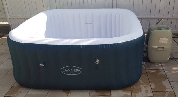 Újszerű 4 fős mobil pezsgőfürdős jakuzzi Bp.-en 148 eFt, Vidékre is le