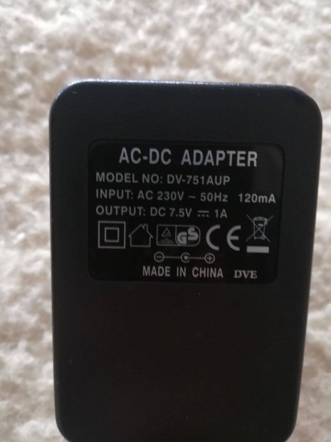 jszer AC-DC adapter DVE DV 751AUP 7,5V 1A