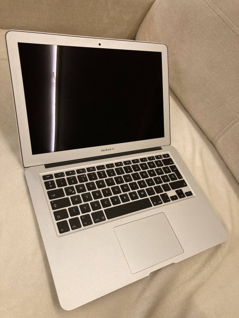 Ujszeru Apple Macbook Air 13"