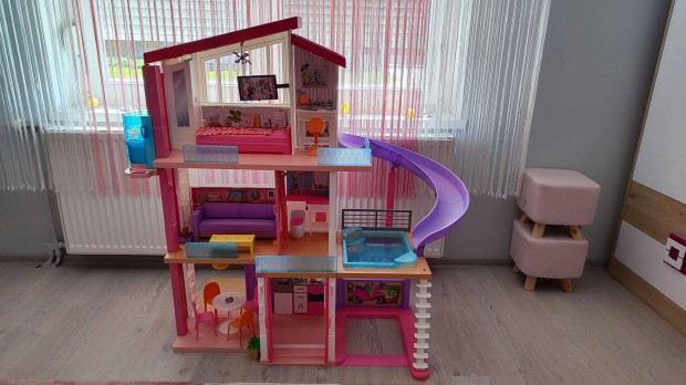 jszer Barbie Dreamhouse 3 emeletes lomhz +csszda +lift +medence