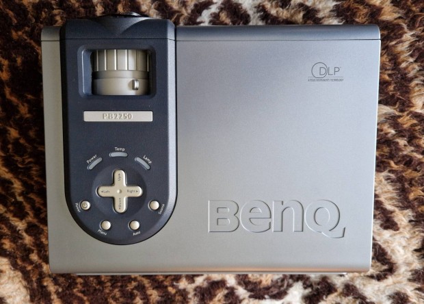 Újszerű Benq PB2250 projektor eladó!