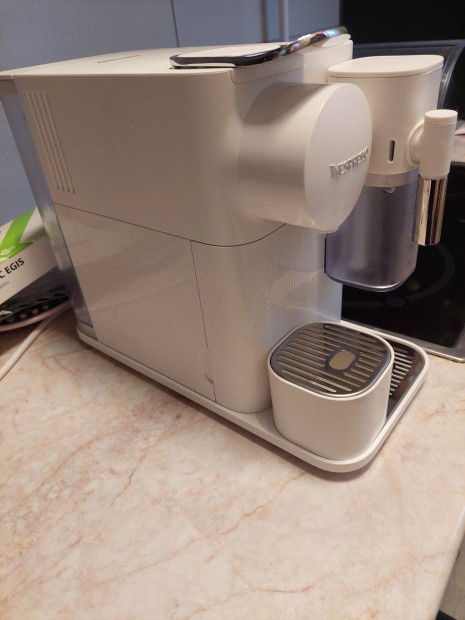 jszer Delonghi Nespresso Latissimaone (EN510W) elad