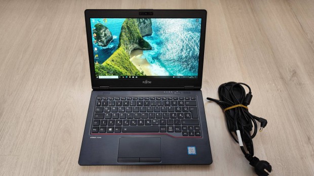Újszerű Fujitsu Lifebook U729 FHD laptop i5-8265U 8GB,256GB ssd,Win 11