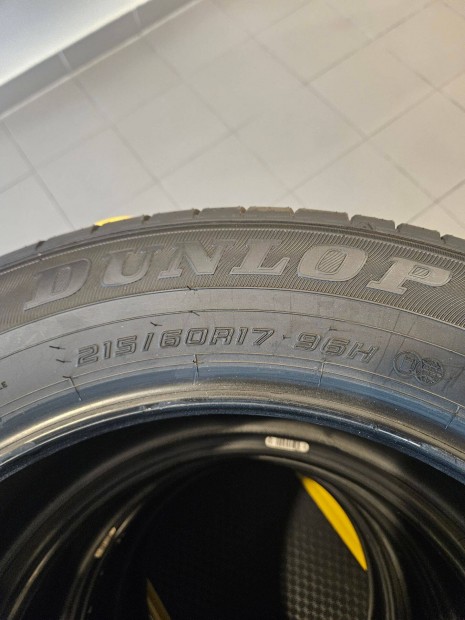 Újszerű Gyári Dunlop Enasave EC300+ 215/60 R17 nyári gumiabroncsok